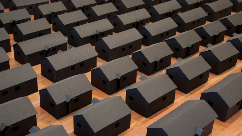 Gros plan sur les cabanes (Steven Nunoda).