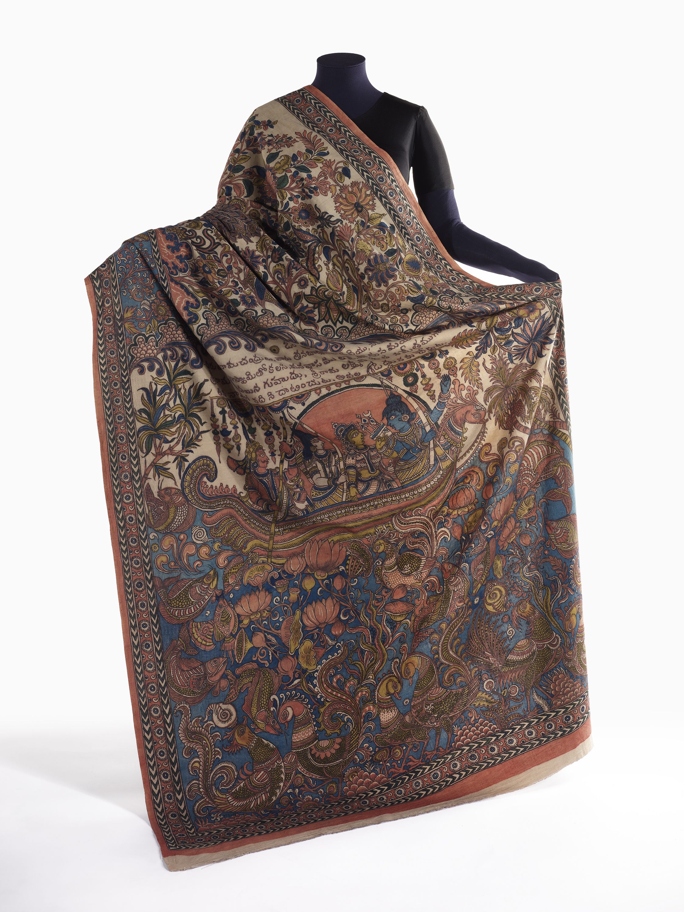 Sari de femme avec des scènes du poème épique Ramayana, conçu et peint par M. Kailasham, chintz, Hyderabad (Telangana), Inde, 2018, 2019.57.1. ROM. Cette acquisition a été rendue possible grâce au généreux soutien de Patricia Sparrer.