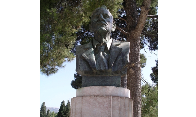 Portrait of Sir Arthur Evans set up at Knossos (photo K. Cooper, 2011)
