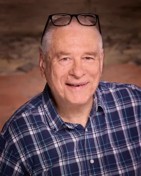 Tim Dickinson, conservateur principal émérite