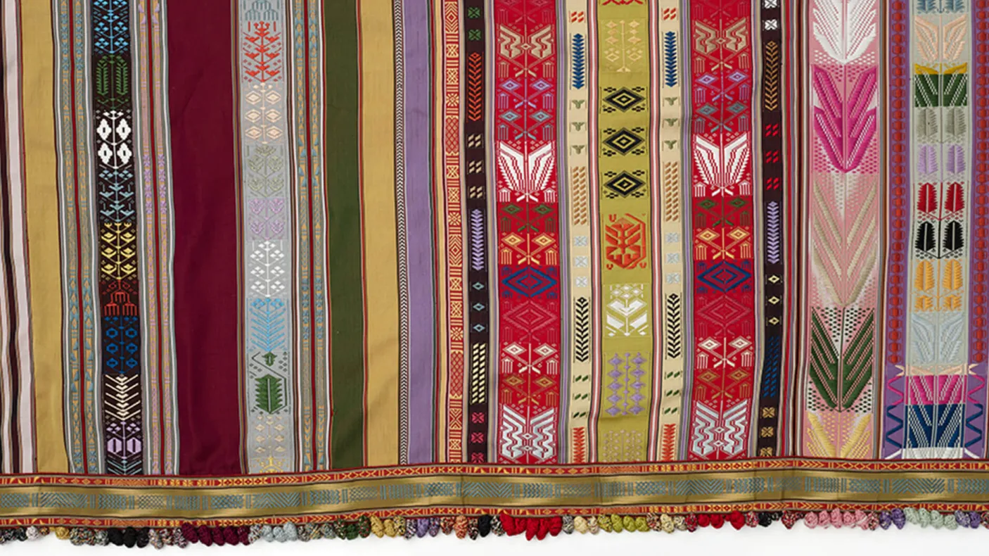 Lamba Marevaka ("Tissu de couleur éblouissante").