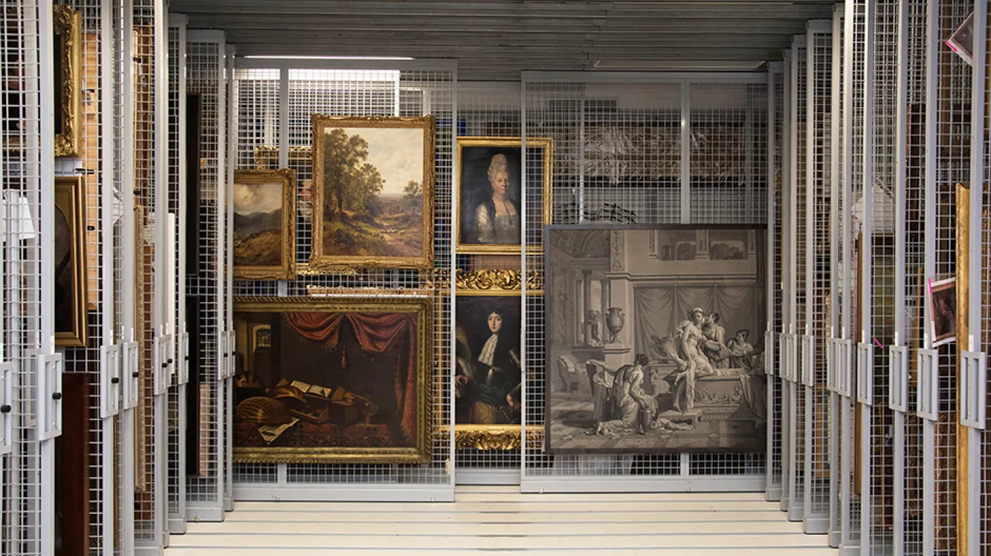 Salle des collections dans un musée