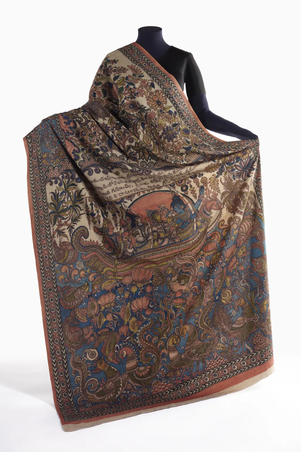Sari de femme avec des scènes du poème épique Ramayana, conçu et peint par M. Kailasham, chintz, Hyderabad (Telangana), Inde, 2018, 2019.57.1. ROM. Cette acquisition a été rendue possible grâce au généreux soutien de Patricia Sparrer.