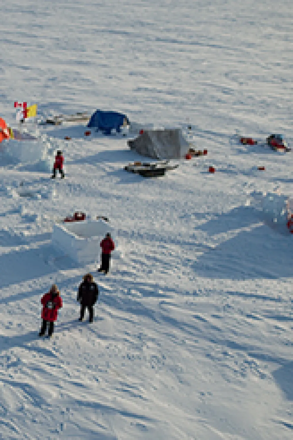 For five days in April, with the help of the Hunters and Trappers Association and CAP Enterprises of Gjoa Haven, a team of underwater archaeologists visited the wreck site. The group camped on the ice over top of the wreck site.